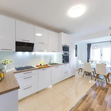 Sea View Apartament *